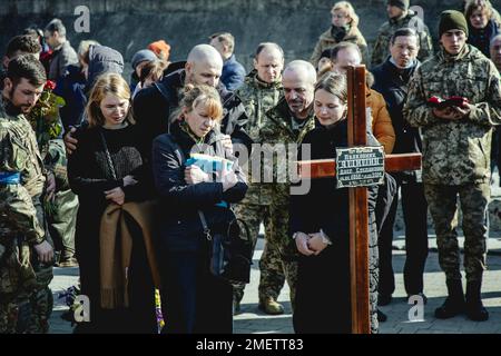 Burial of Oleg Yashchishin, Kirilo Vishivaniy, Sergey Melnik and Rostislav Romanchu at Lychatik cemetery, the four officers killed two days earlier Stock Photo