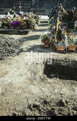 Burial of Oleg Yashchishin, Kirilo Vishivaniy, Sergey Melnik and Rostislav Romanchu at Lychatik cemetery, the four officers killed two days earlier Stock Photo