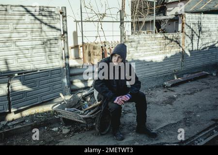 Cleaning up the ruins of the Bohunia residential area, it was destroyed by a Russian missile attack in the night from 1 to 2 March, Schytomir, Ukraine Stock Photo
