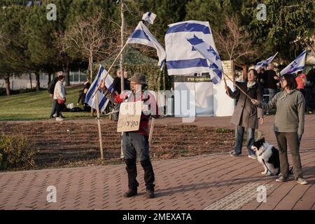 Modiin, Israel. 24th Jan, 2023. Activists demonstrate outside the home of Minister of Justice, Yariv Levin, against proposed legislation to overhaul the judiciary system giving Netanyahu's government a path to override court decisions. Levin leads proposed legislation which many perceive could undermine the foundations of democracy, undermine the independence of the judicial and law enforcement, upset the balances between the state and religion and individual rights and deepen social polarization in Israel, all for the sake of providing Netanyahu judicial immunity or cancellation of his corrup