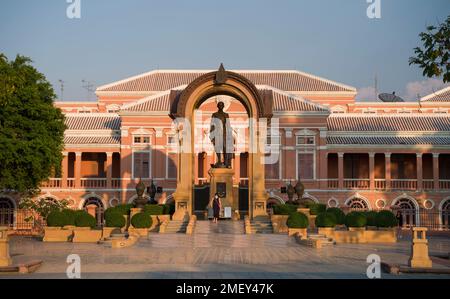 Bangkok, Thailand. December 9, 2022. Saranrom Palace. Statue of King Rama 4 monument. One of the most important statue of Bangkok. Stock Photo