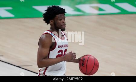 Oklahoma's Elijah Harkless (24) dribbles during the first half of a