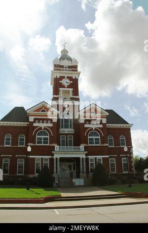 Forsyth, GA, USA. Exterior view of Monroe County's courthouse (b. 1896). Stock Photo