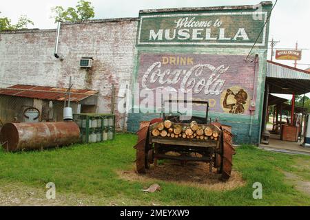 Mural on the facade of the old fashioned General Store in Musella, GA, USA Stock Photo