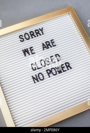 https://l450v.alamy.com/450v/2mf086y/closed-due-to-no-power-south-african-power-crisis-and-load-shedding-2mf086y.jpg