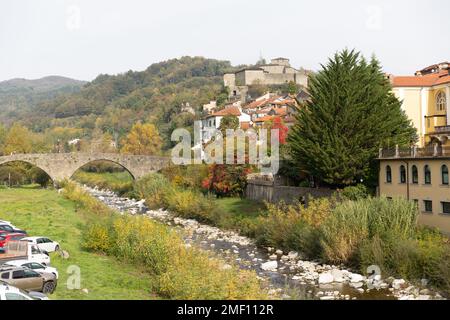 View of ancient stone bridge over the Magra River in fall in the village of Pontremoli, Massa and Carrara, Tuscany, Italy Stock Photo
