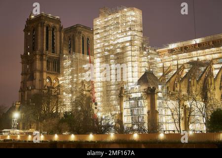 Paris, Ile de France, FRANCE. 24th Jan, 2023. The scaffolding around Notre Dame Cathedral is bathing in light as work on the fire damaged building continues to make sure it is ready for the Paris 2024 Olympic games. French president Emmanuel Macron, has put his politcal weight and personal assurance behind the time frame renovation. The Cathedral was damaged during a fire on April 15th 2019, creating worldwide worry. (Credit Image: © Remon Haazen/ZUMA Press Wire) EDITORIAL USAGE ONLY! Not for Commercial USAGE! Credit: ZUMA Press, Inc./Alamy Live News Stock Photo