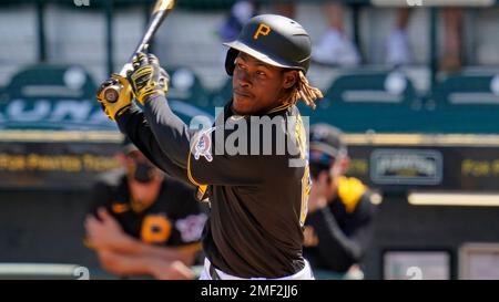 Pittsburgh Pirates' Oneil Cruz bats during the fifth inning of a baseball  game against the Cincinnati Reds, Saturday, April 1, 2023, in Cincinnati.  (AP Photo/Joshua A. Bickel Stock Photo - Alamy