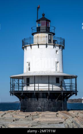 Srping Point Ledge Light in South Portland, Maine with 900 foot breakwater made from granite connecting it to land Stock Photo