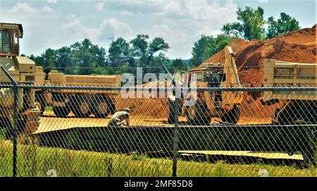 Soldiers from the 86th Engineer Support Battalion set up the Satellite ...