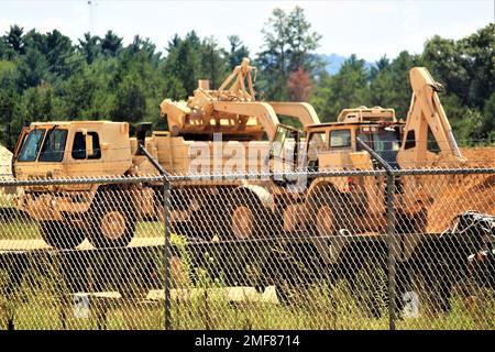 Soldiers from the 86th Engineer Support Battalion set up the Satellite ...