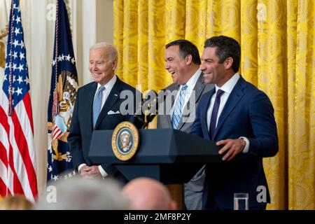 Reportage: President Joe Biden and Columbus, Ohio Mayor Andrew Ginther look on as Miami Mayor Francis Suarez delivers remarks to bipartisan mayors attending the U.S. Conference of Mayors Winter Meeting, Friday, January 20, 2023, in the East Room of the White House Stock Photo