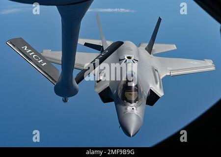 A Michigan Air National Guard KC-135T Stratotanker from the 171st Air Refueling Squadron, Selfridge Air National Guard Base, Michigan, refuels a U.S. Air Force F-35A Lightning II from the 58th Fighter Squadron, 33rd Fighter Wing, Eglin Air Force Base, Florida, on Aug. 18, 2022. The jet was participating in exercise Northern Lightning at Volk Field Air National Guard Base, Wisconsin, to enhance the Agile Combat Employment concept and to help build combat-credible Airmen. Stock Photo