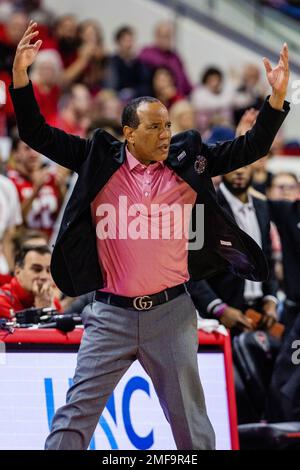 Raleigh, NC, USA. 24th Jan, 2023. North Carolina State Wolfpack head coach Kevin Keatts pumps up the crowd during the second half of the ACC Basketball matchup against the Notre Dame Fighting Irish at PNC Arena in Raleigh, NC. (Scott Kinser/Cal Sport Media). Credit: csm/Alamy Live News Stock Photo