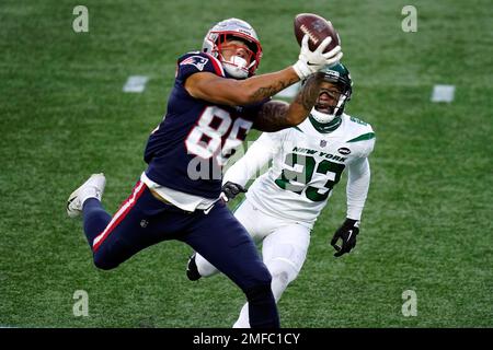 New York Jets cornerback Arthur Maulet (23) hugs center Connor McGovern (60)  after a win over t …