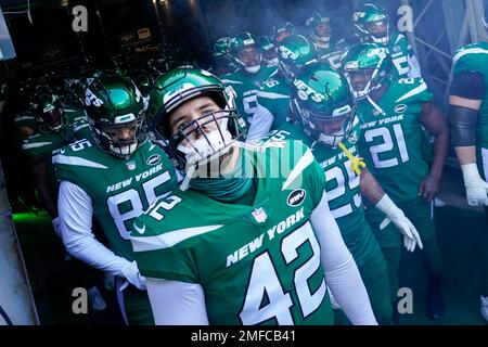 New York Jets long snapper Thomas Hennessy (42) on the sidelines