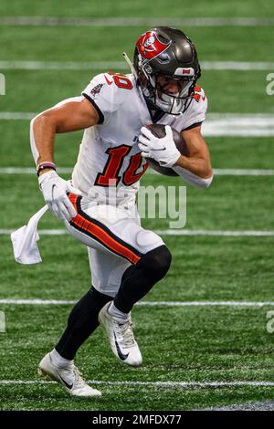 Tampa Bay Buccaneers wide receiver Scott Miller (10) runs the ball