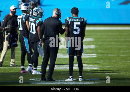 Denver Broncos offensive coordinator Joe Lombardi, left, pauses next to  Broncos quarterback Ben DiNucci (6) prior to an NFL preseason football game  against the Arizona Cardinals, Friday, Aug. 11, 2023, in Glendale