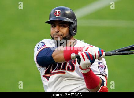 Twins to re-sign Nelson Cruz