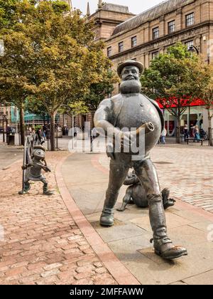 17 September 2022: Dundee, Dundee City, Scotland, UK - Statues of comic characters Desperate Dan and Minnie the Minx in Dundee city centre. Stock Photo