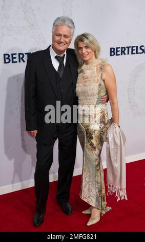 ARCHIVE PHOTO: The historian Guido KNOPP celebrates his 75th birthday on January 29, 2023, Moderator Guido KNOPP with his wife Gabriella KNOPP Media company Bertelsmann SE & Co. KGaA - Reception of the guests for the 'Bertelsmann Party 2014' in the Repraesentanzhaus in Berlin, Germany on 09/10/2014. Stock Photo