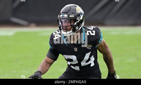 Jacksonville, FL, USA. 29th Nov, 2020. Cleveland Browns running back Nick  Chubb (24) is tackled by Jacksonville Jaguars cornerback Josiah Scott (24)  during 1st half NFL football game between the Cleveland Browns