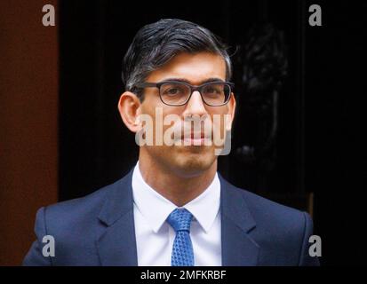 London, UK. 25th Jan, 2023. Prime Minister, Rishi Sunak, leaves Number 10 to go to Parliament for Prime Minister's Questions. He will face Sir Keir Starmer across the despatch box and will face questions about the tax affairs of the Conservative Party Chairman, Nadhim Zahawi. Credit: Mark Thomas/Alamy Live News Stock Photo