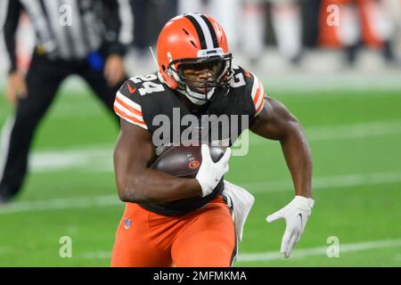 Cleveland Browns running back Nick Chubb (24) rushes against Buffalo Bills  on Sunday, Nov. 10, 2019 in Cleveland, O.H. (AP Photo/Rick Osentoski Stock  Photo - Alamy