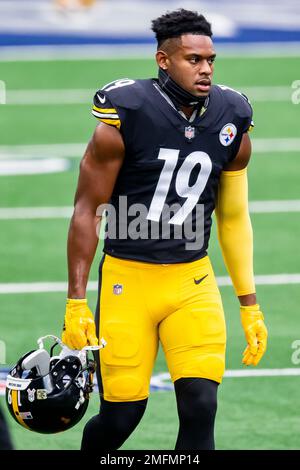 East Rutherford, New Jersey, USA. 22nd Dec, 2019. Pittsburgh Steelers wide  receiver JUJU SMITH-SCHUSTER (19) signals first down at MetLife Stadium in  East Rutherford New Jersey New York defeats Pittsburgh 16 to