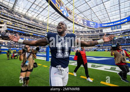 Dallas Cowboys linebacker Micah Parsons (11) and Leighton Vander Esch (55)  huddle with other defensive player during a Thanksgiving day NFL football  game against the Las Vegas Raiders, Thursday, Nov. 25, 2021