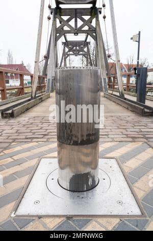 Greifswald, Germany. 25th Jan, 2023. A bollard in front of the bascule bridge. The historic wooden structure was built in 1887 on the Dutch model at the mouth of the Ryck River in the small fishing village of Wieck and reconstructed in 1994 and 2015. It is preserved as a technical monument. A bollard system protects the bridge from unauthorized crossing. Credit: Stefan Sauer/dpa/Alamy Live News Stock Photo