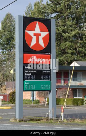 Sultan, WA, USA - January 16, 2023; Texaco gas station sign with logo and branding on side of road Stock Photo
