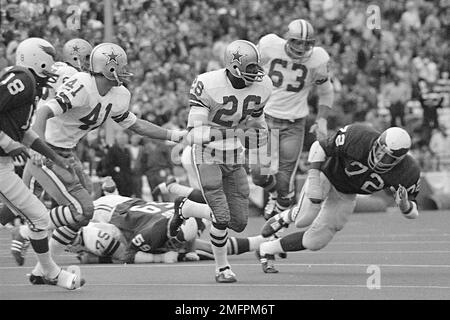 Pittsburgh Steelers vs. Philadelphia Eagles . NFL Game. American Football  League match. Silhouette of professional player celebrate touch down.  Screen Stock Photo - Alamy