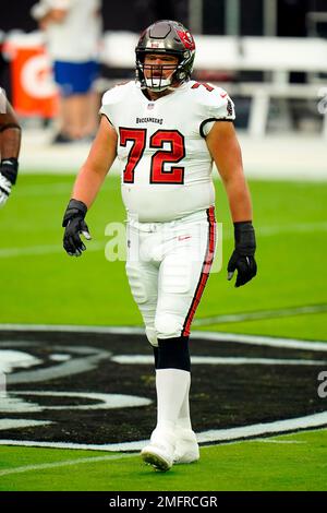 Nov 14, 2021; Landover, MD USA; Tampa Bay Buccaneers offensive tackle  Donovan Smith (76) prepare for an NFL game at FedEx Field. The Washington  Footb Stock Photo - Alamy