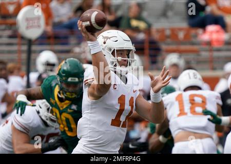 Texas quarterback Sam Ehlinger (11) looks to pass against Baylor