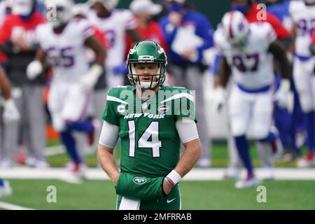 New York, New York, USA. 4th Apr, 2019. New York Jets quarterback Sam  Darnold (14) and wide receiver Quincy Enunwa (81) unveil their new uniforms  in Gotham Green colors Thursday, April. 4