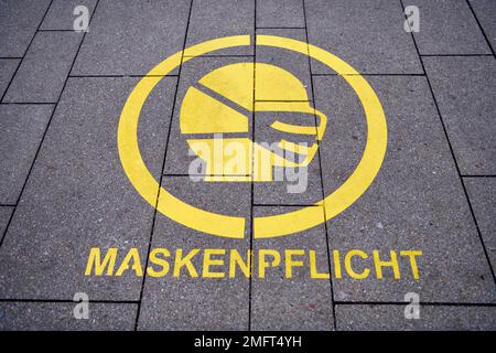 Notice on mask obligation on a pavement at Jungfernstieg, Covid, Corona, Hamburg, Germany Stock Photo