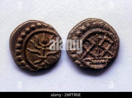 1, 17th Century Copper coin, Venadu Chera, Travancore Thira Kasu, Rev, stylish Lotus Flower, Weight 2, 310 gram (left) 2, Rev, emblem of Chiravay Stock Photo