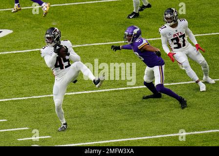 New Orleans, United States. 07th Nov, 2021. Atlanta Falcons linebacker  Deion Jones (45) flushes New Orleans Saints quarterback Trevor Siemian (15)  out of the pocket at the Caesars Superdome in New Orleans