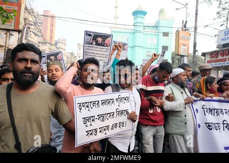 Kolkata, India. 25th Jan, 2023. Indian Secular Front (ISF) supporters holding placards march on the street during the protest against the arrest of the party leader Naushad Siddiqui and 17 workers following a clash with police on 21st January. Credit: SOPA Images Limited/Alamy Live News Stock Photo