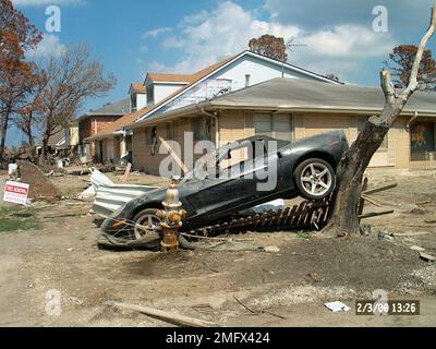 Aftermath - New Orleans - 26-HK-41-8. NOLA Nov 05--car wedged up against tree and fire hydrant near damaged houses on residential street. Hurricane Katrina Stock Photo