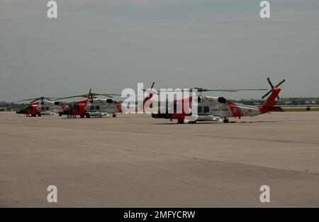 Aircrafts - HH-60 Jayhawk - 26-HK-53-70. HH-60s on ramp; 050830. Hurricane Katrina Stock Photo