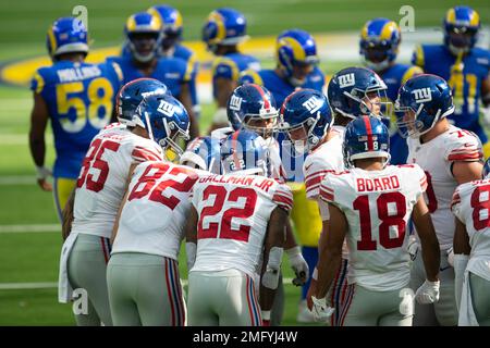 New York Giants players huddle up during an NFL football game against the  Washington Football Team, Thursday, Sept. 16, 2021 in Landover, Md. (AP  Photo/Daniel Kucin Jr Stock Photo - Alamy