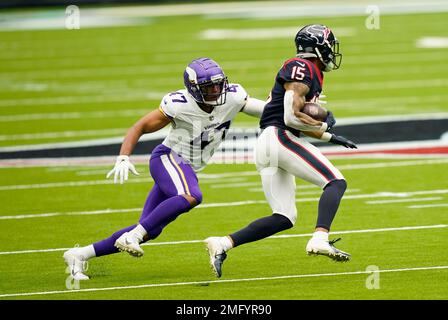 HOUSTON, TX - AUGUST 28: Houston Texans middle linebacker Hardy Nickerson  (56) waits for play to begin during the preseason football game between the  Tampa Bay Buccaneers and Houston Texans on August