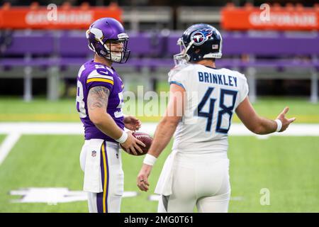 Tennessee Titans long snapper Beau Brinkley gets contract