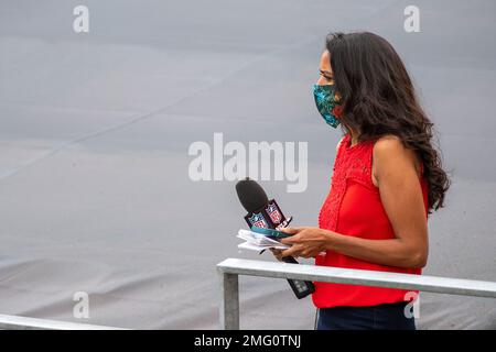 Aditi Kinkhabwala of NFL Network smiles after an NFL football game between  the Cincinnati Bengals and the Pittsburgh Steelers, Sunday, Nov. 28, 2021,  in Cincinnati. (AP Photo/Emilee Chinn Stock Photo - Alamy