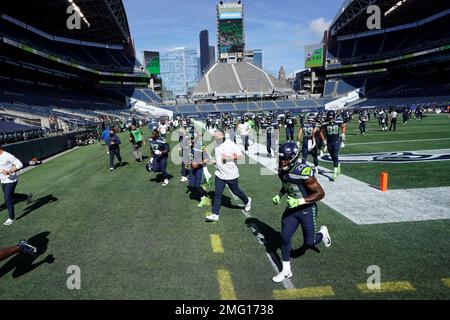 Seattle Seahawks tight end Will Dissly (89) runs the ball during the NFL  football team's training camp, Wednesday, July 26, 2023, in Renton, Wash.  (AP Photo/Lindsey Wasson Stock Photo - Alamy