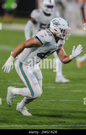 Miami Dolphins inside linebacker Andrew Van Ginkel (43) defends