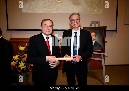 Festakt anlässlich des Leitungswechsels im Senckenberg Forschungsinstitut Görlitz, der scheidende Institutsleiter Prof. Dr. Willi Xylander und sein Na Stock Photo