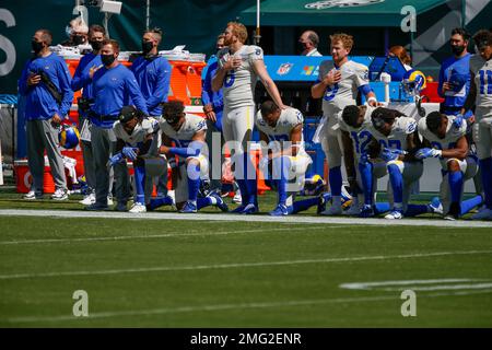 Philadelphia Eagles players kneel during the national anthem prior to an  NFL football game against the Arizona Cardinals, Sunday, Dec. 20, 2020, in  Glendale, Ariz. (AP Photo/Ross D. Franklin Stock Photo - Alamy